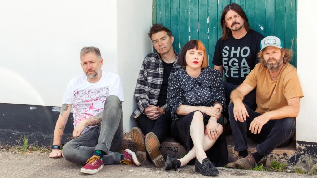 everything-is-alive critica slowdive